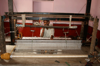 Pit loom Pit loom
