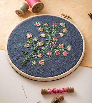 Thread & Ribbon Pack - Deanna Hall West - Rosebuds: click to enlarge