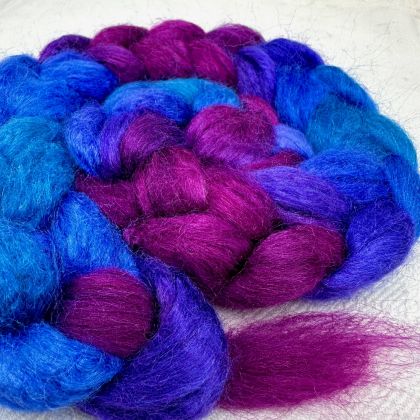 Salt Spring Island Limited Edtion 'Mystical Gems' - Tussah Silk Combed Top/Sliver 25g: click to enlarge