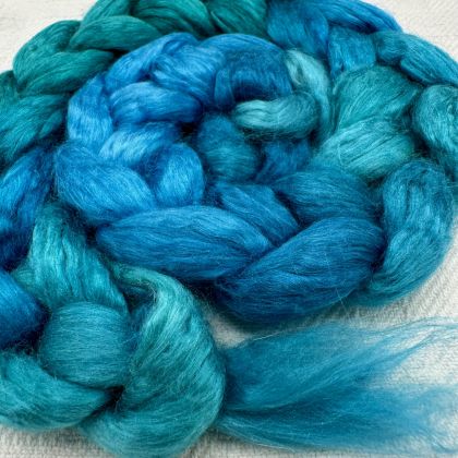 Silk/Cashmere Combed Top/Sliver in Salt Spring Island Limited Edition 'Vesuvius Bay' 25g: click to enlarge