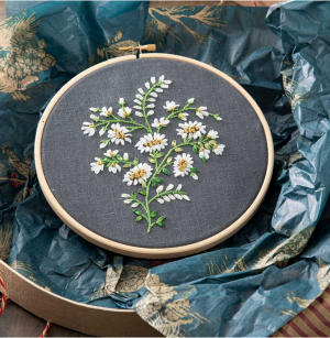 'Marguerite Daisies' designed and stitched by Deanna Hall West for PieceWork magazine.  Photo credit: Matt Graves for PieceWork magazine.