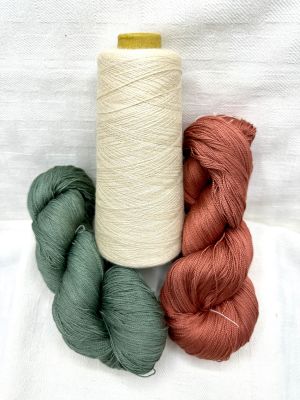 Color option that Judy used: #40 Winter Sage, #9512 Arbutus and natural Tussah Silk